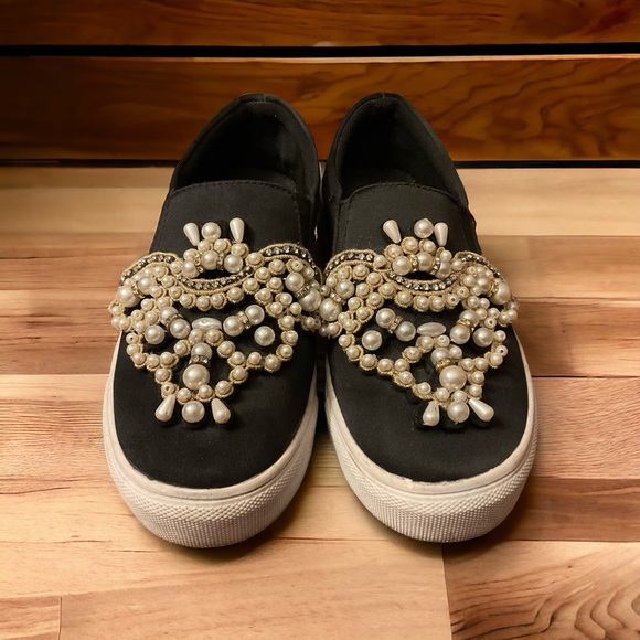 🔥Gorgeous Blingy Gold Pearl & Rhinestone Comfortable Slip On Sneakers! - Picture 11 of 11